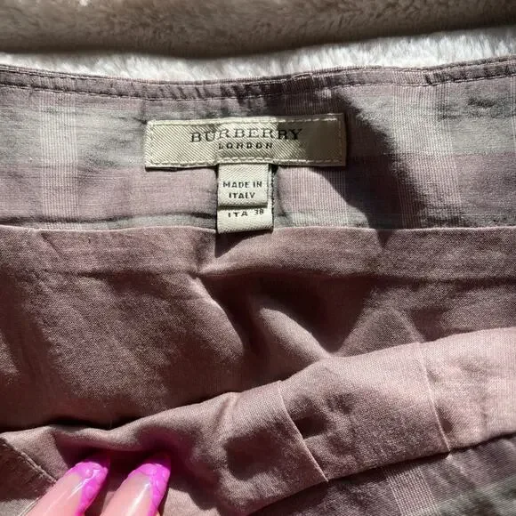 New w/out tags. Authentic Burberry mid-line skirt. Silk and cotton. Signature. - Picture 6 of 8